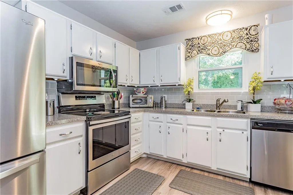 2003 Queen Anne Court, Atlanta, Georgia 30350, 2 Bedrooms Bedrooms, ,2 BathroomsBathrooms,Residential,Sold,2003 Queen Anne Court,6055273