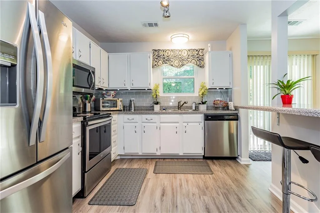 2003 Queen Anne Court, Atlanta, Georgia 30350, 2 Bedrooms Bedrooms, ,2 BathroomsBathrooms,Residential,Sold,2003 Queen Anne Court,6055273