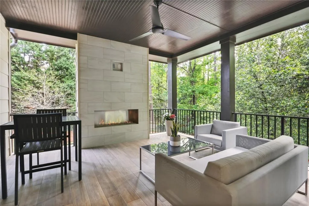 40 Bonnie Lane, Atlanta, Georgia 30328, 6 Bedrooms Bedrooms, ,6 BathroomsBathrooms,Residential,Sold,40 Bonnie Lane,7041064