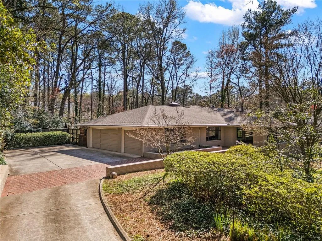 374 Londonberry Road, Atlanta, Georgia 30327, 4 Bedrooms Bedrooms, ,3 BathroomsBathrooms,Residential,Sold,374 Londonberry Road,7736916