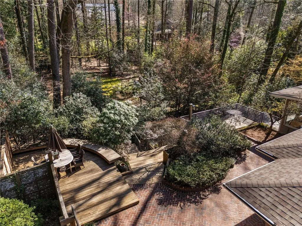 374 Londonberry Road, Atlanta, Georgia 30327, 4 Bedrooms Bedrooms, ,3 BathroomsBathrooms,Residential,Sold,374 Londonberry Road,7736916