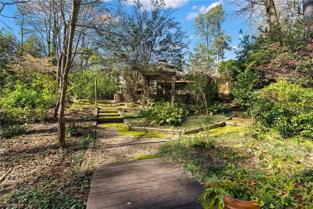 374 Londonberry Road, Atlanta, Georgia 30327, 4 Bedrooms Bedrooms, ,3 BathroomsBathrooms,Residential,Sold,374 Londonberry Road,7736916