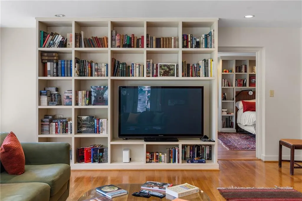 374 Londonberry Road, Atlanta, Georgia 30327, 4 Bedrooms Bedrooms, ,3 BathroomsBathrooms,Residential,Sold,374 Londonberry Road,7736916