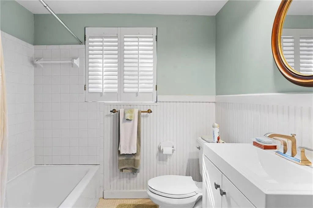 374 Londonberry Road, Atlanta, Georgia 30327, 4 Bedrooms Bedrooms, ,3 BathroomsBathrooms,Residential,Sold,374 Londonberry Road,7736916