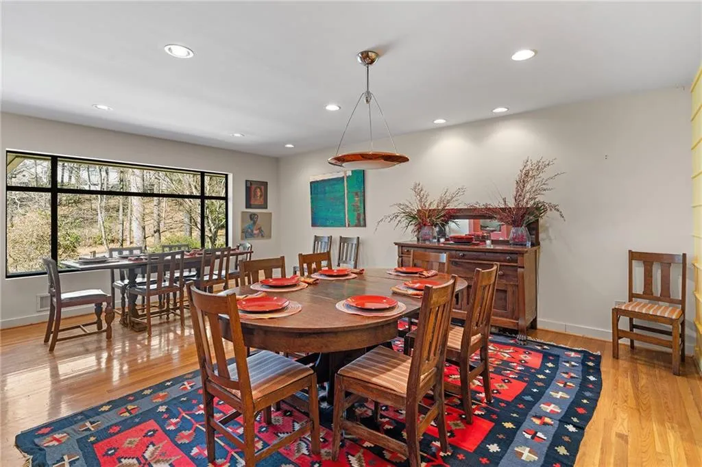 374 Londonberry Road, Atlanta, Georgia 30327, 4 Bedrooms Bedrooms, ,3 BathroomsBathrooms,Residential,Sold,374 Londonberry Road,7736916