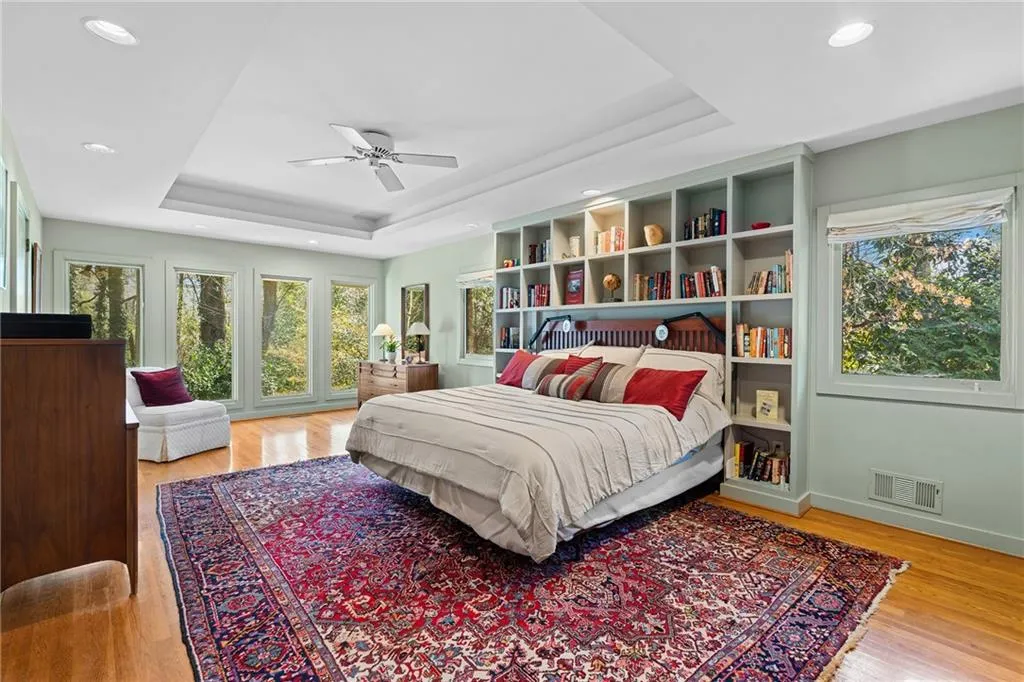 374 Londonberry Road, Atlanta, Georgia 30327, 4 Bedrooms Bedrooms, ,3 BathroomsBathrooms,Residential,Sold,374 Londonberry Road,7736916