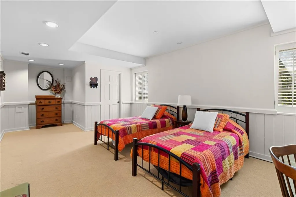 374 Londonberry Road, Atlanta, Georgia 30327, 4 Bedrooms Bedrooms, ,3 BathroomsBathrooms,Residential,Sold,374 Londonberry Road,7736916