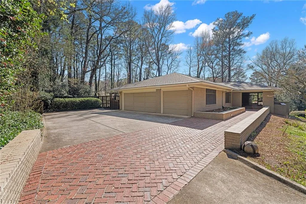 374 Londonberry Road, Atlanta, Georgia 30327, 4 Bedrooms Bedrooms, ,3 BathroomsBathrooms,Residential,Sold,374 Londonberry Road,7736916