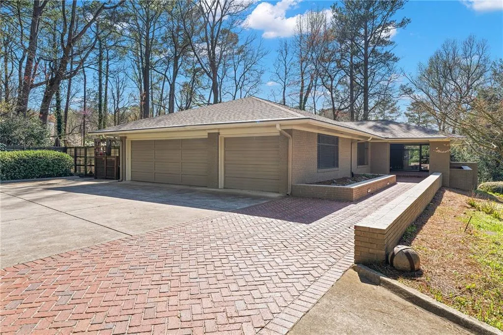 374 Londonberry Road, Atlanta, Georgia 30327, 4 Bedrooms Bedrooms, ,3 BathroomsBathrooms,Residential,Sold,374 Londonberry Road,7736916