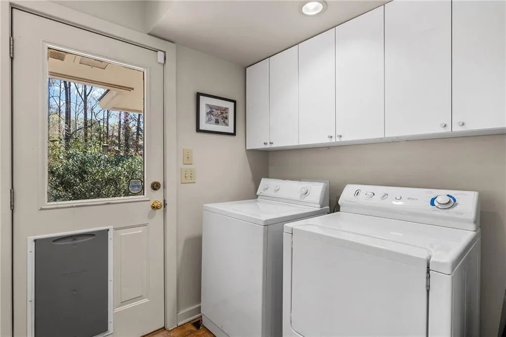 374 Londonberry Road, Atlanta, Georgia 30327, 4 Bedrooms Bedrooms, ,3 BathroomsBathrooms,Residential,Sold,374 Londonberry Road,7736916