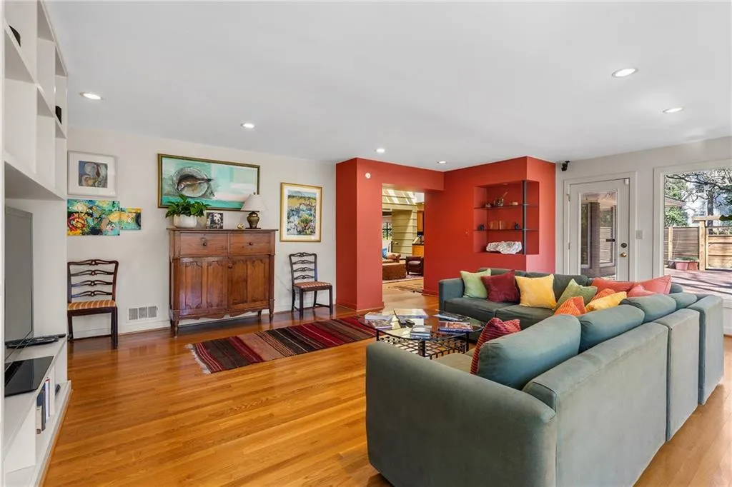 374 Londonberry Road, Atlanta, Georgia 30327, 4 Bedrooms Bedrooms, ,3 BathroomsBathrooms,Residential,Sold,374 Londonberry Road,7736916