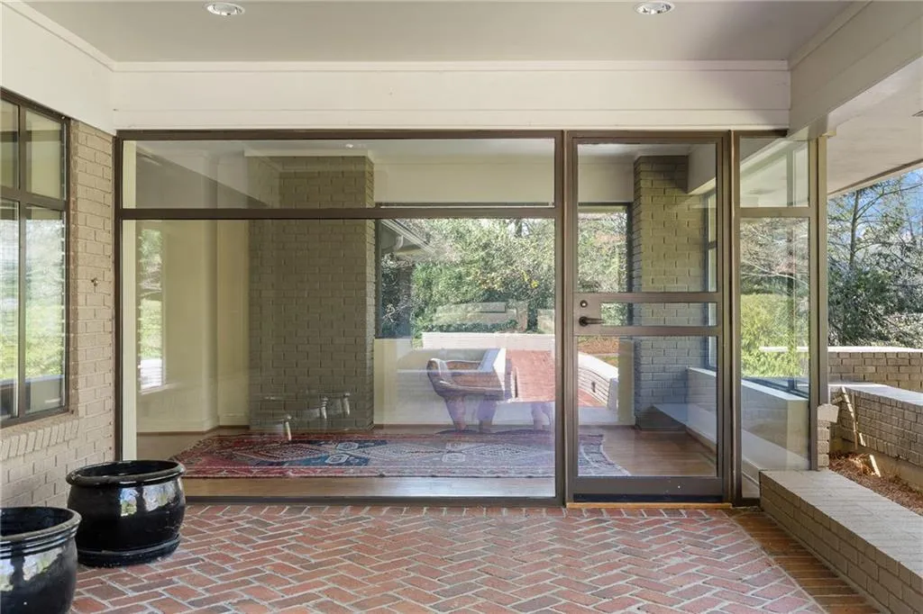374 Londonberry Road, Atlanta, Georgia 30327, 4 Bedrooms Bedrooms, ,3 BathroomsBathrooms,Residential,Sold,374 Londonberry Road,7736916