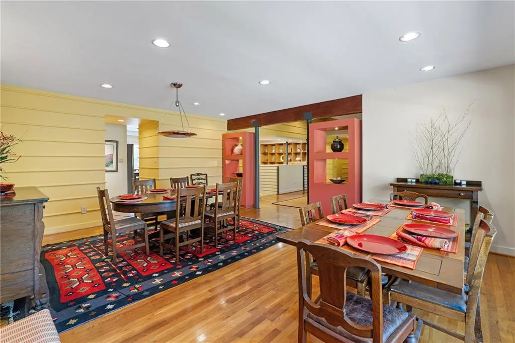 374 Londonberry Road, Atlanta, Georgia 30327, 4 Bedrooms Bedrooms, ,3 BathroomsBathrooms,Residential,Sold,374 Londonberry Road,7736916