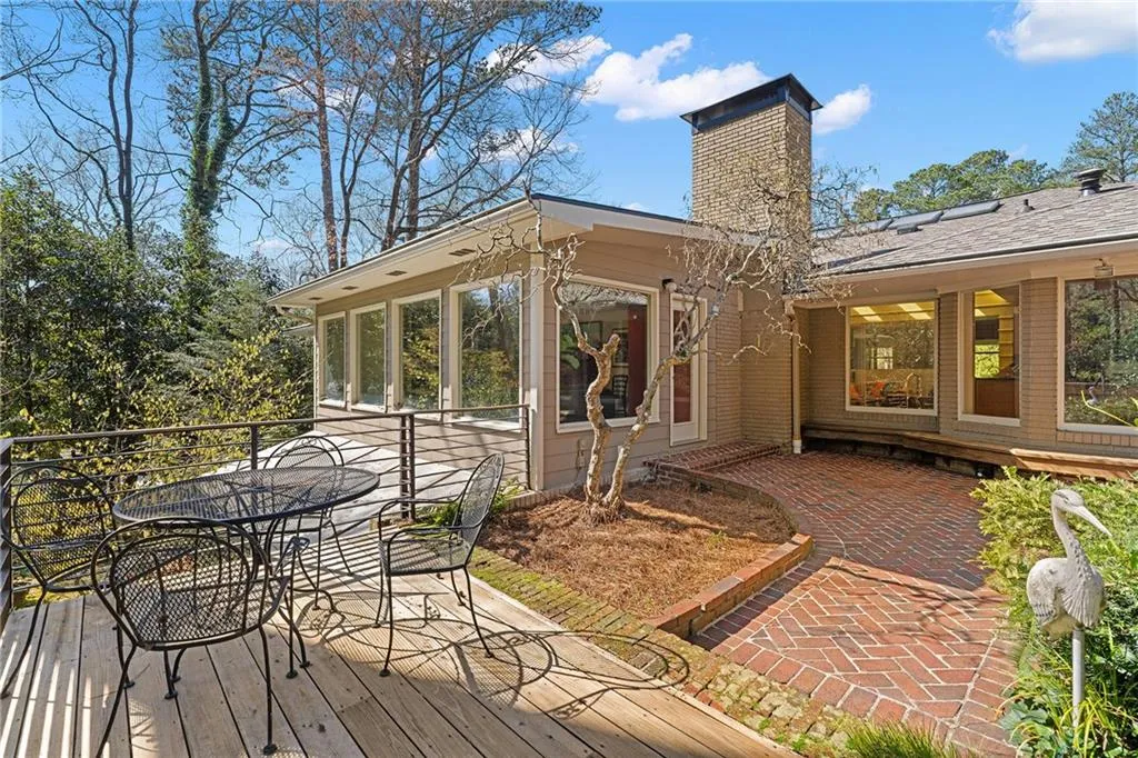 374 Londonberry Road, Atlanta, Georgia 30327, 4 Bedrooms Bedrooms, ,3 BathroomsBathrooms,Residential,Sold,374 Londonberry Road,7736916