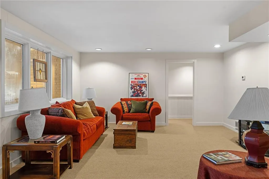 374 Londonberry Road, Atlanta, Georgia 30327, 4 Bedrooms Bedrooms, ,3 BathroomsBathrooms,Residential,Sold,374 Londonberry Road,7736916