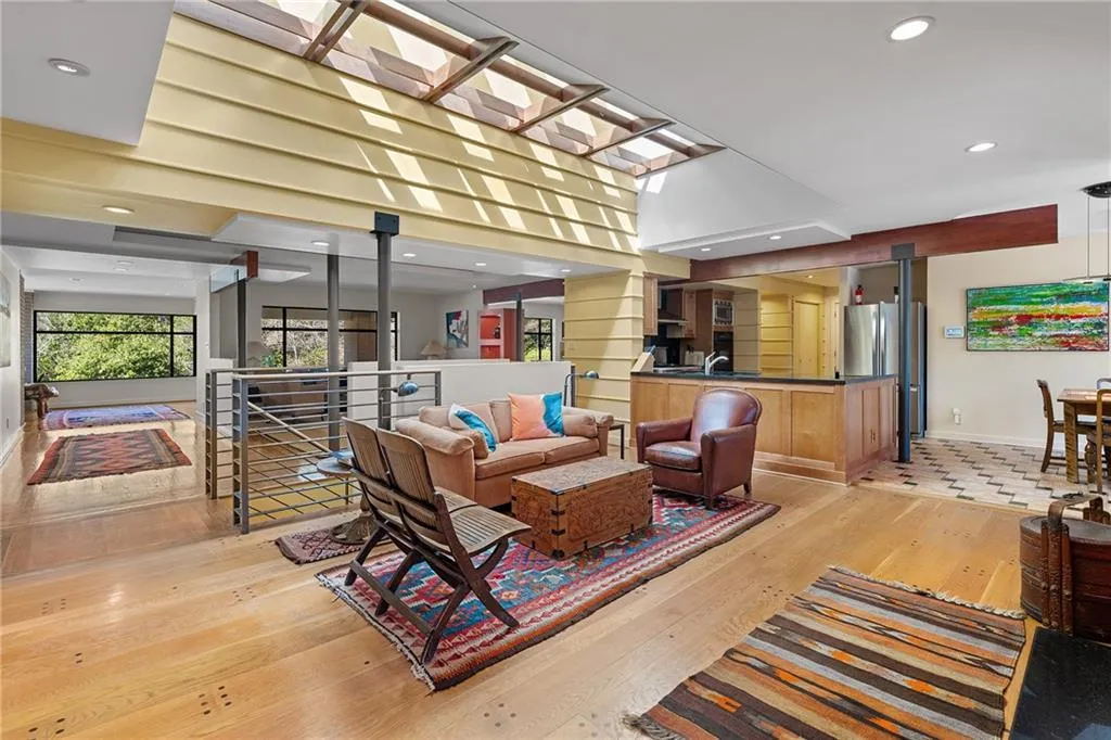 374 Londonberry Road, Atlanta, Georgia 30327, 4 Bedrooms Bedrooms, ,3 BathroomsBathrooms,Residential,Sold,374 Londonberry Road,7736916