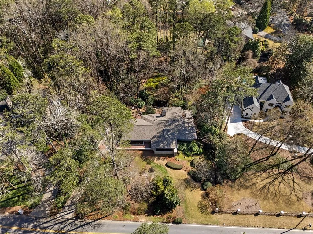 374 Londonberry Road, Atlanta, Georgia 30327, 4 Bedrooms Bedrooms, ,3 BathroomsBathrooms,Residential,Sold,374 Londonberry Road,7736916
