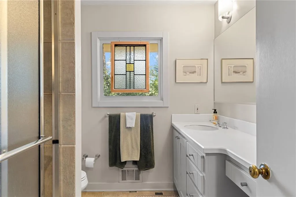 374 Londonberry Road, Atlanta, Georgia 30327, 4 Bedrooms Bedrooms, ,3 BathroomsBathrooms,Residential,Sold,374 Londonberry Road,7736916