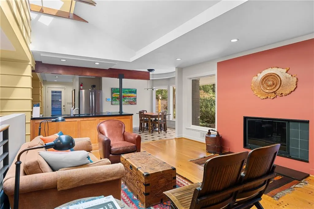 374 Londonberry Road, Atlanta, Georgia 30327, 4 Bedrooms Bedrooms, ,3 BathroomsBathrooms,Residential,Sold,374 Londonberry Road,7736916