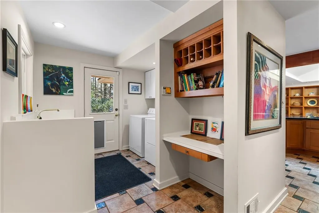 374 Londonberry Road, Atlanta, Georgia 30327, 4 Bedrooms Bedrooms, ,3 BathroomsBathrooms,Residential,Sold,374 Londonberry Road,7736916