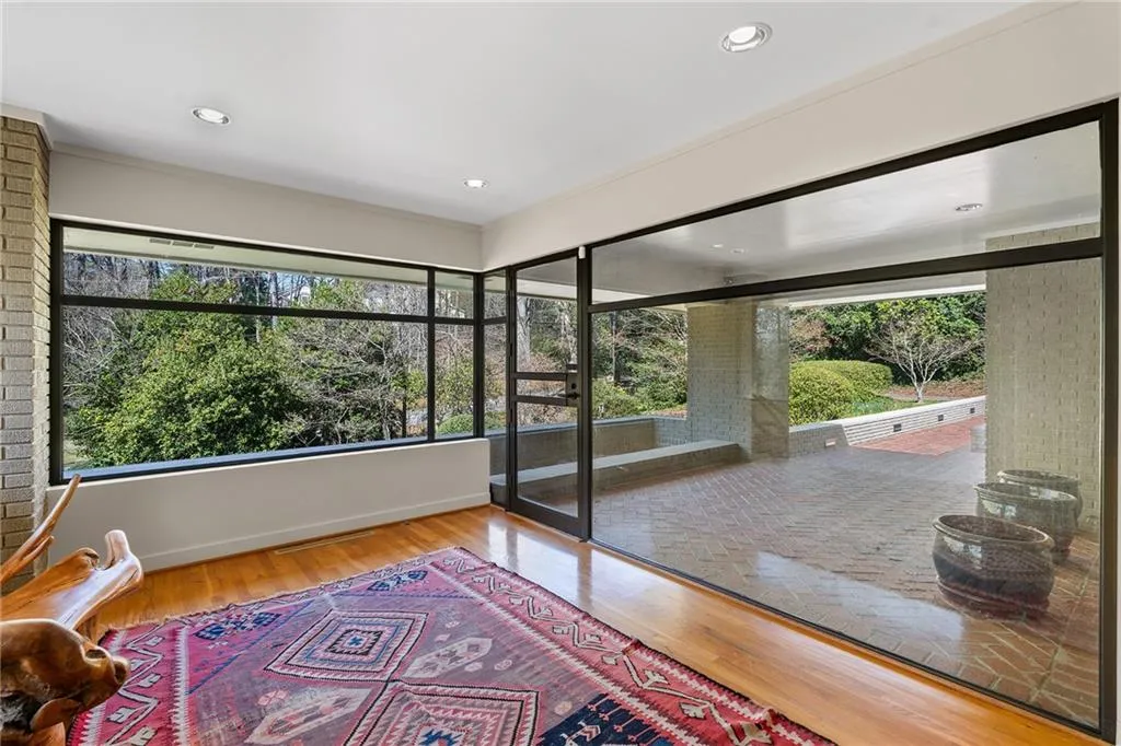 374 Londonberry Road, Atlanta, Georgia 30327, 4 Bedrooms Bedrooms, ,3 BathroomsBathrooms,Residential,Sold,374 Londonberry Road,7736916