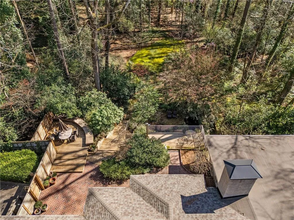 374 Londonberry Road, Atlanta, Georgia 30327, 4 Bedrooms Bedrooms, ,3 BathroomsBathrooms,Residential,Sold,374 Londonberry Road,7736916