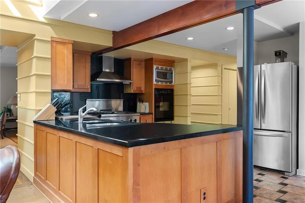 374 Londonberry Road, Atlanta, Georgia 30327, 4 Bedrooms Bedrooms, ,3 BathroomsBathrooms,Residential,Sold,374 Londonberry Road,7736916