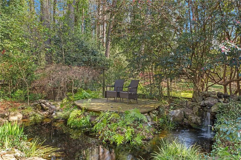 374 Londonberry Road, Atlanta, Georgia 30327, 4 Bedrooms Bedrooms, ,3 BathroomsBathrooms,Residential,Sold,374 Londonberry Road,7736916