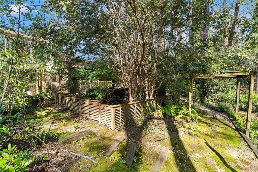 374 Londonberry Road, Atlanta, Georgia 30327, 4 Bedrooms Bedrooms, ,3 BathroomsBathrooms,Residential,Sold,374 Londonberry Road,7736916