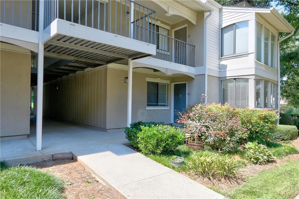 1303 Wingate Way, Sandy Springs, Georgia 30350, 2 Bedrooms Bedrooms, ,2 BathroomsBathrooms,Residential,Sold,1303 Wingate Way,6051954