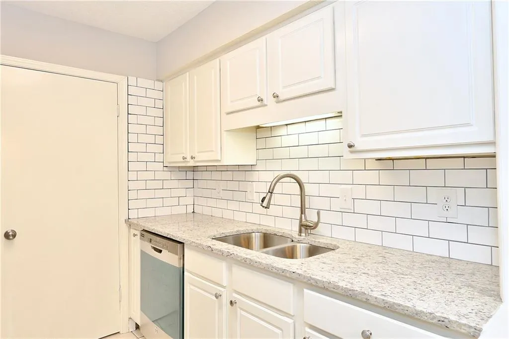 1303 Wingate Way, Sandy Springs, Georgia 30350, 2 Bedrooms Bedrooms, ,2 BathroomsBathrooms,Residential,Sold,1303 Wingate Way,6051954