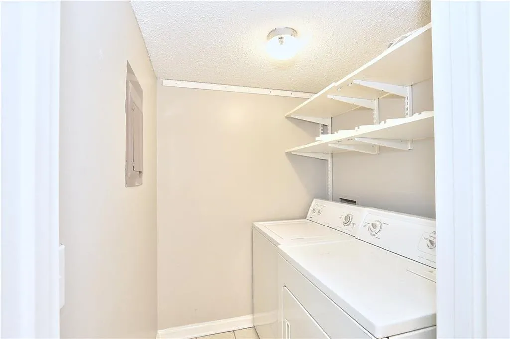 1303 Wingate Way, Sandy Springs, Georgia 30350, 2 Bedrooms Bedrooms, ,2 BathroomsBathrooms,Residential,Sold,1303 Wingate Way,6051954