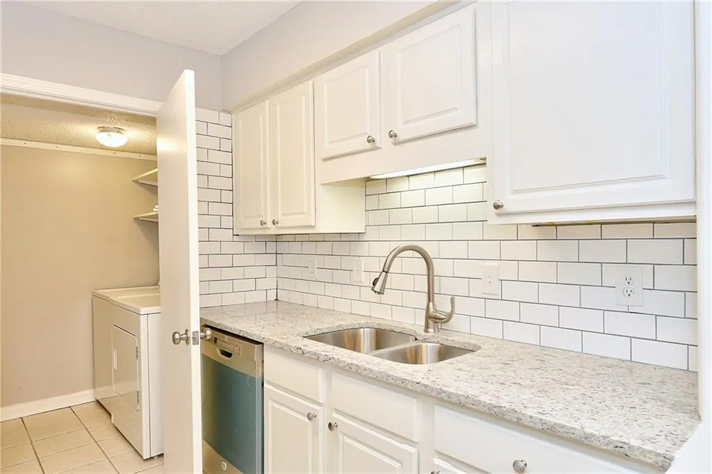 1303 Wingate Way, Sandy Springs, Georgia 30350, 2 Bedrooms Bedrooms, ,2 BathroomsBathrooms,Residential,Sold,1303 Wingate Way,6051954