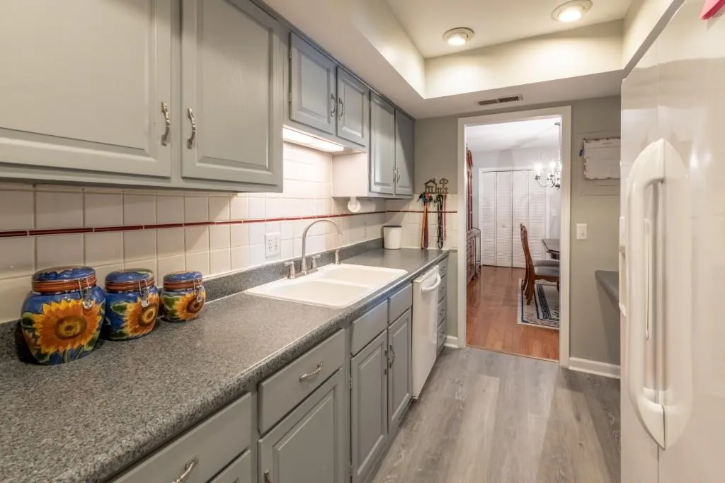 6851 Roswell Road Unit C-7, Sandy Springs, Georgia 30328, 4 Bedrooms Bedrooms, ,2 BathroomsBathrooms,Residential,Sold,6851 Roswell Road Unit C-7,6872495