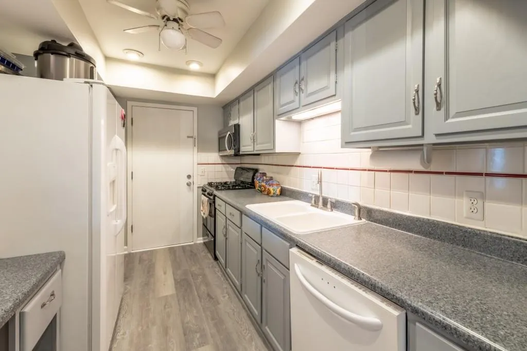 6851 Roswell Road Unit C-7, Sandy Springs, Georgia 30328, 4 Bedrooms Bedrooms, ,2 BathroomsBathrooms,Residential,Sold,6851 Roswell Road Unit C-7,6872495