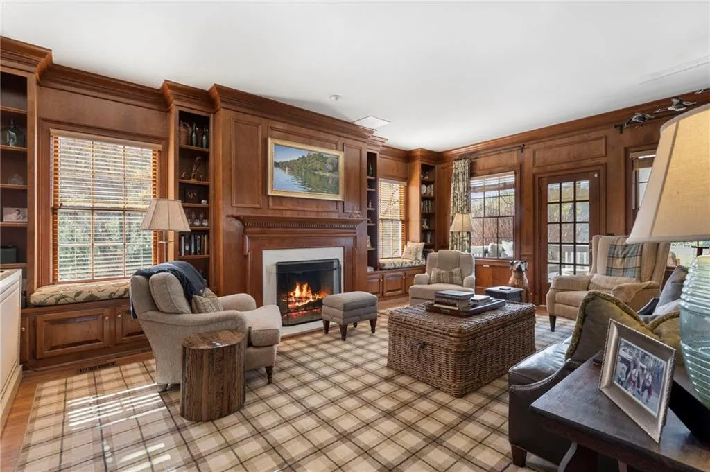 5960 Winterthur Drive, Atlanta, Georgia 30328, 6 Bedrooms Bedrooms, ,4 BathroomsBathrooms,Residential,For Sale,5960 Winterthur Drive,7703310