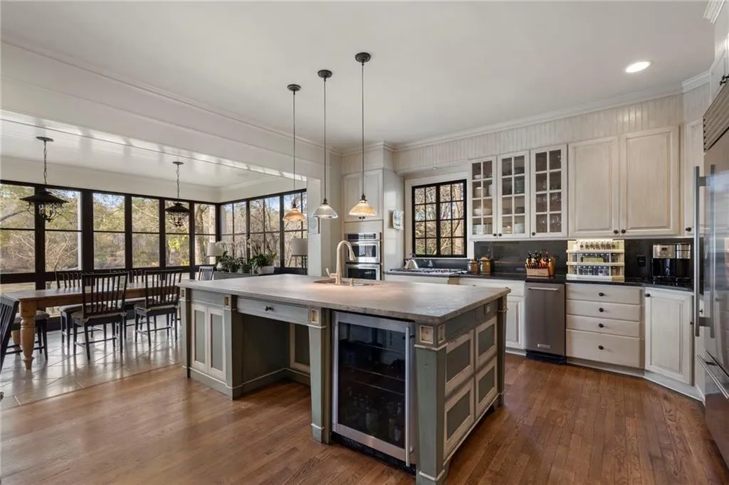 5960 Winterthur Drive, Atlanta, Georgia 30328, 6 Bedrooms Bedrooms, ,4 BathroomsBathrooms,Residential,For Sale,5960 Winterthur Drive,7703310