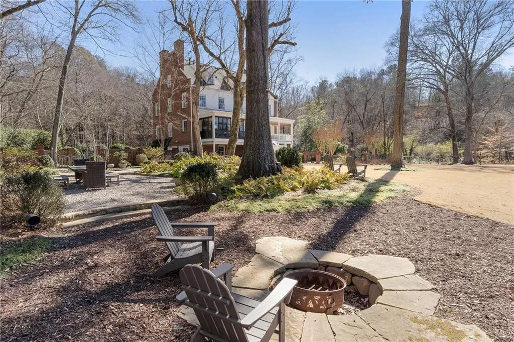 5960 Winterthur Drive, Atlanta, Georgia 30328, 6 Bedrooms Bedrooms, ,4 BathroomsBathrooms,Residential,For Sale,5960 Winterthur Drive,7703310