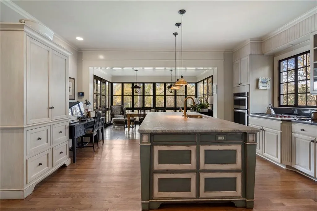 5960 Winterthur Drive, Atlanta, Georgia 30328, 6 Bedrooms Bedrooms, ,4 BathroomsBathrooms,Residential,For Sale,5960 Winterthur Drive,7703310