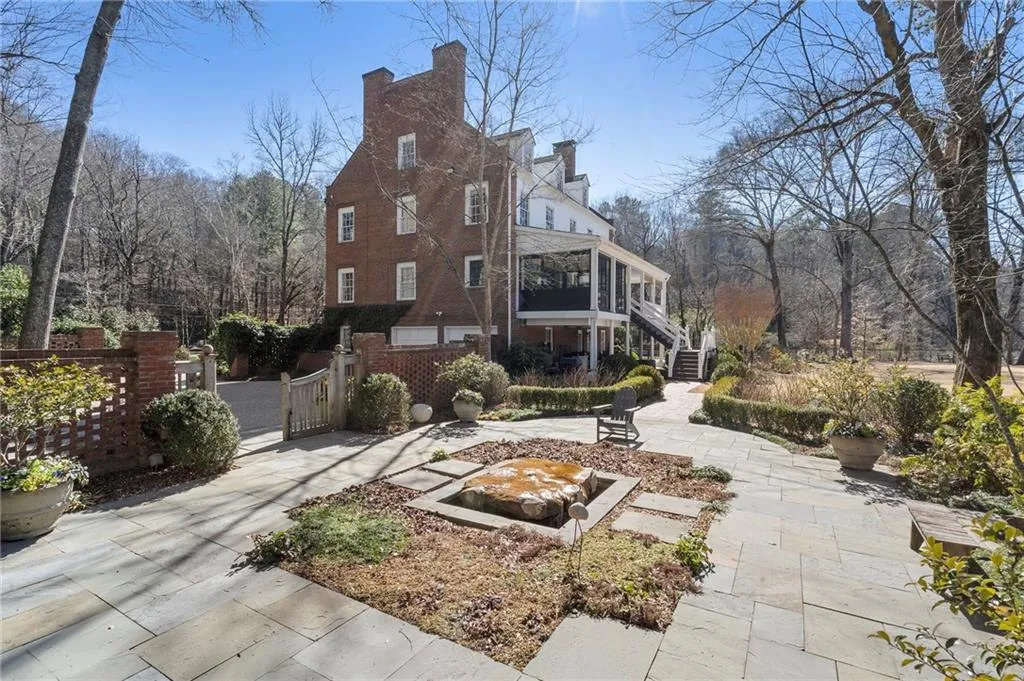 5960 Winterthur Drive, Atlanta, Georgia 30328, 6 Bedrooms Bedrooms, ,4 BathroomsBathrooms,Residential,For Sale,5960 Winterthur Drive,7703310