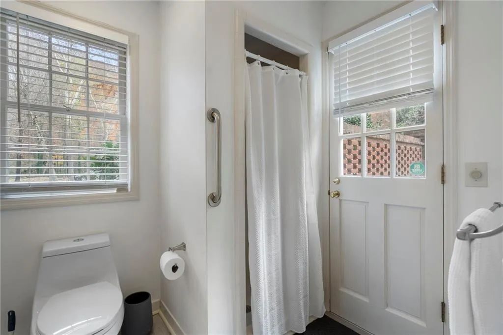 5960 Winterthur Drive, Atlanta, Georgia 30328, 6 Bedrooms Bedrooms, ,4 BathroomsBathrooms,Residential,For Sale,5960 Winterthur Drive,7703310