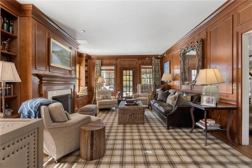5960 Winterthur Drive, Atlanta, Georgia 30328, 6 Bedrooms Bedrooms, ,4 BathroomsBathrooms,Residential,For Sale,5960 Winterthur Drive,7703310