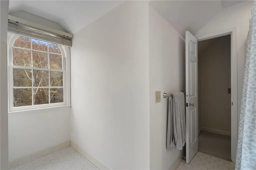 5960 Winterthur Drive, Atlanta, Georgia 30328, 6 Bedrooms Bedrooms, ,4 BathroomsBathrooms,Residential,For Sale,5960 Winterthur Drive,7703310