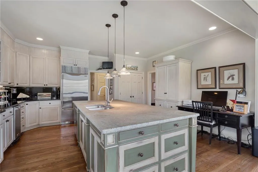 5960 Winterthur Drive, Atlanta, Georgia 30328, 6 Bedrooms Bedrooms, ,4 BathroomsBathrooms,Residential,For Sale,5960 Winterthur Drive,7703310