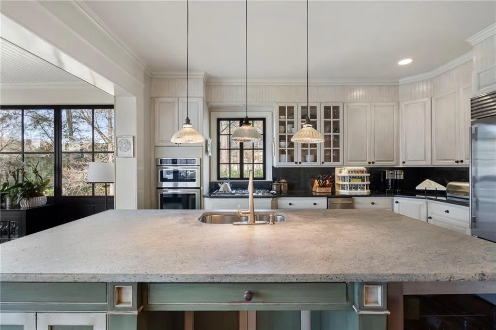5960 Winterthur Drive, Atlanta, Georgia 30328, 6 Bedrooms Bedrooms, ,4 BathroomsBathrooms,Residential,For Sale,5960 Winterthur Drive,7703310