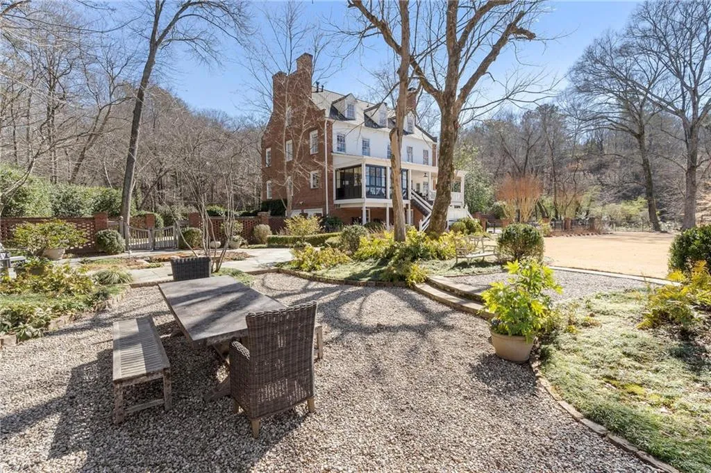 5960 Winterthur Drive, Atlanta, Georgia 30328, 6 Bedrooms Bedrooms, ,4 BathroomsBathrooms,Residential,For Sale,5960 Winterthur Drive,7703310