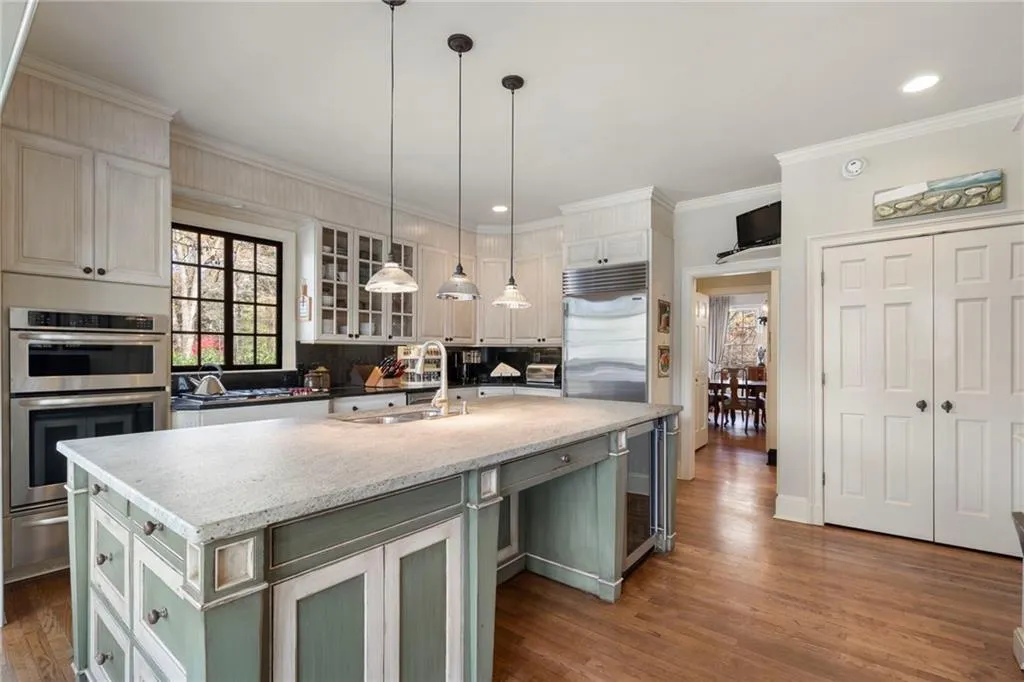 5960 Winterthur Drive, Atlanta, Georgia 30328, 6 Bedrooms Bedrooms, ,4 BathroomsBathrooms,Residential,For Sale,5960 Winterthur Drive,7703310