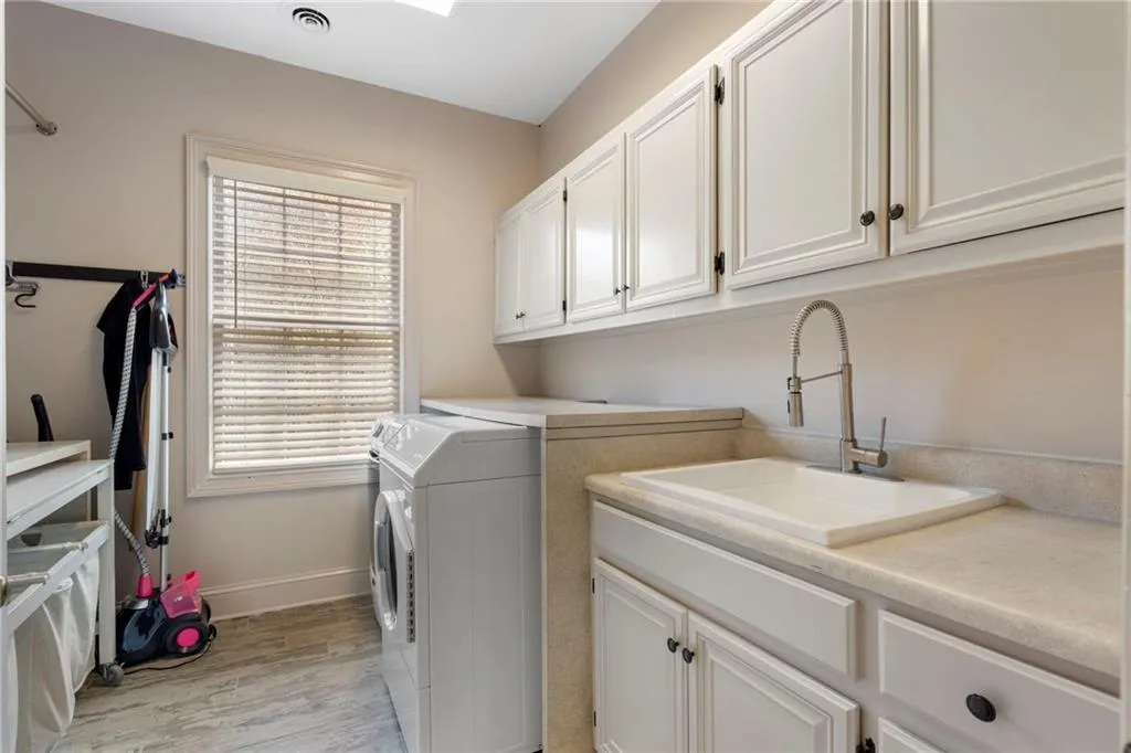 5960 Winterthur Drive, Atlanta, Georgia 30328, 6 Bedrooms Bedrooms, ,4 BathroomsBathrooms,Residential,For Sale,5960 Winterthur Drive,7703310