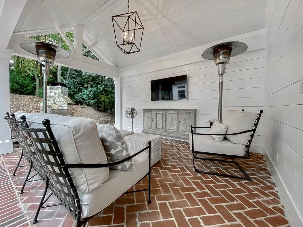 6065 Weatherly Drive, Atlanta, Georgia 30328, 4 Bedrooms Bedrooms, ,3 BathroomsBathrooms,Residential,Sold,6065 Weatherly Drive,6806681