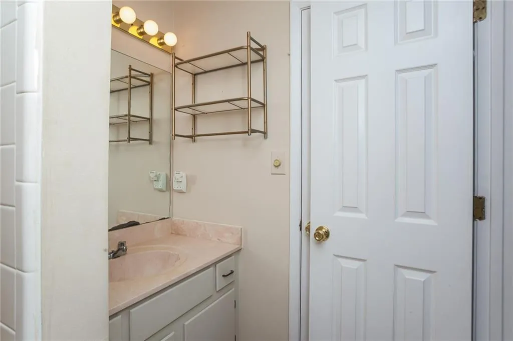 103 River Run Drive, Sandy Springs, Georgia 30350, 2 Bedrooms Bedrooms, ,2 BathroomsBathrooms,Residential,Sold,103 River Run Drive,5825395